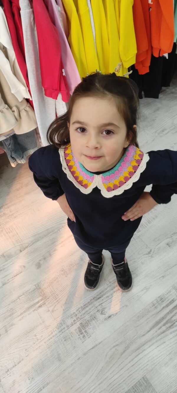YAKASI ÖRGÜ DETAYLI KIZ ÇOCUK TAKIMI